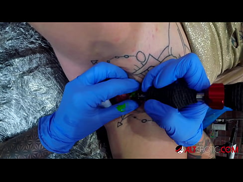 ❤️ Ekstremt tatoveret hottie Sully Savage fik en tatovering på sin klitoris ❌ Hjemmelavet porno at da.klassikaprint.ru ❌